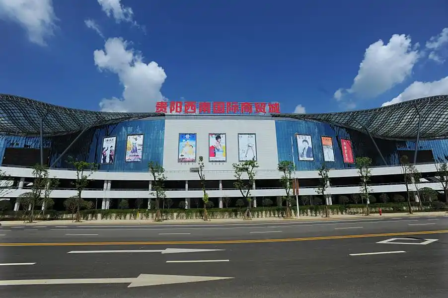 西南商贸城变样了我爱我家经营环境改善计划让商贸城1号广场变得不一