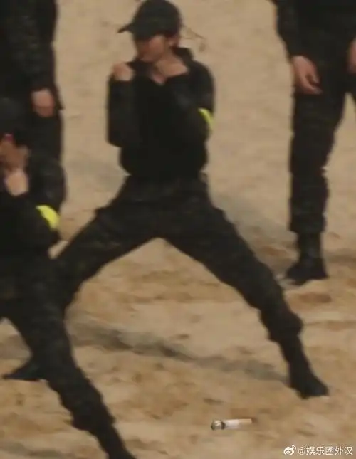 马嘉祺回旋踢##马嘉祺飞踢腿长