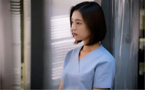 金智媛《太阳的后裔》绝美剧照图片桌面壁纸