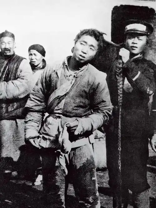 清末明初珍贵老照片,姿势大涨!