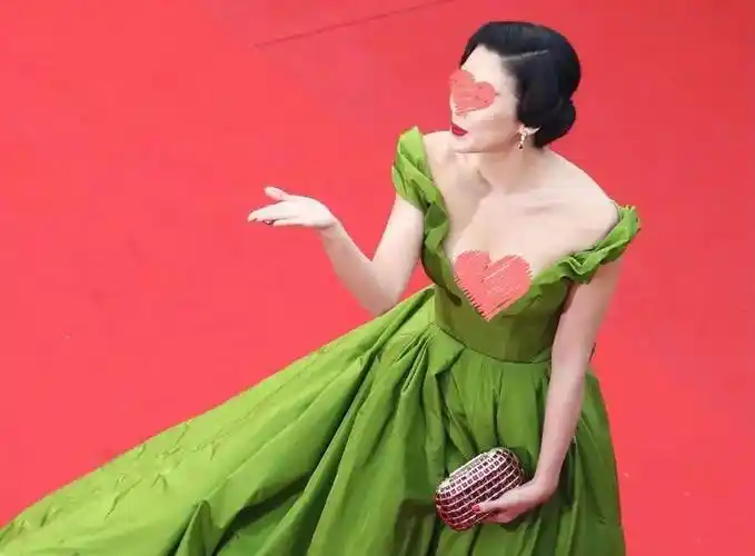 张雨绮换脸成了宋慧乔?全网都在怀念10年前的她_绿色_裙子_旗袍