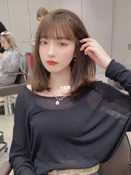 法式刘海_法式刘海_发型_减龄_发色_显白_摩卡咖啡_发型分享_时尚