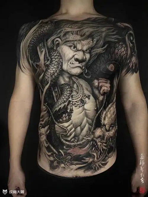 凤凰龙不动明王新传统胸部背部阿明作品 承载者是我们的老客人了,后背