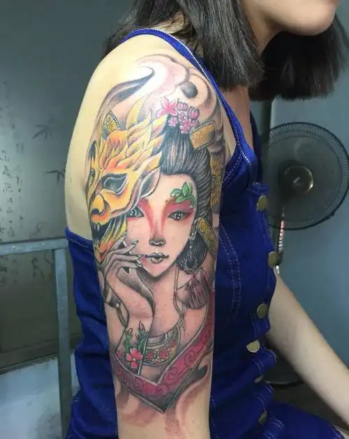 彩色艺妓纹身图片