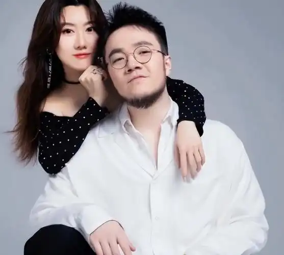 宋丹丹儿媳王博谷比儿子大7岁还吸烟连生两子才获婆婆认可