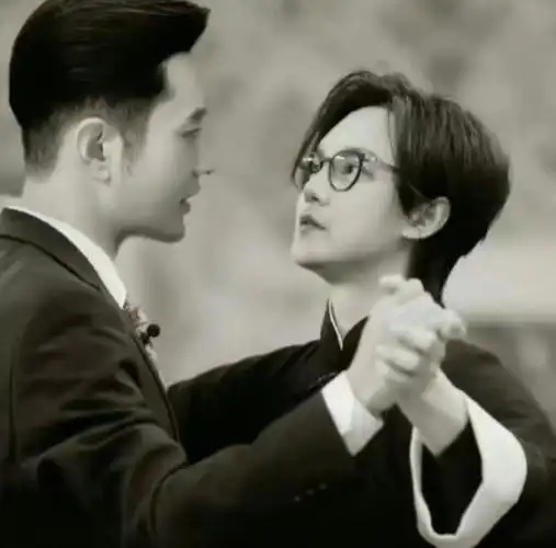 黄晓明尹正加盟新节目《盒子里的猫》再聚首情感暗潮涌动|盒子里的猫