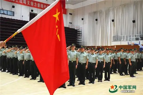 不舍战略支援部队某部举行退役士兵向军旗告别仪式