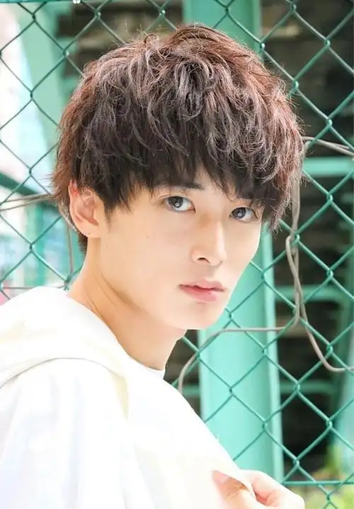 日本男生的"帅气"发型走红ins,网友:令人眼前一亮