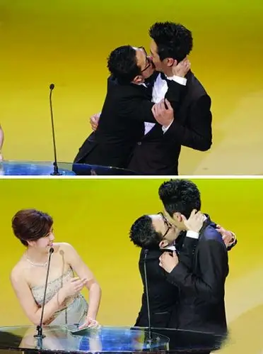 香港电影金像奖颁奖桃姐拿奖拿疯了