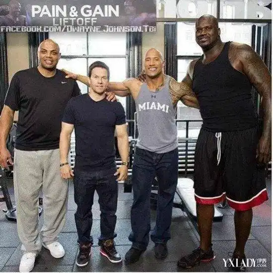 图巨石强森和奥尼尔合照高大威猛的巨石强森矮他半截