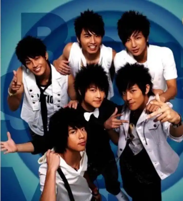 同在乐华娱乐打工,王一博不认识敖犬,曾经男团天花板被时代抛弃