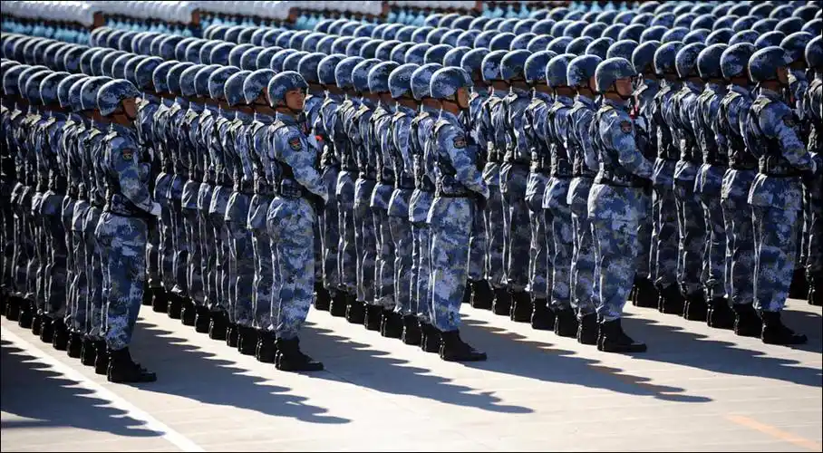 受阅部队训练标准高:官兵队列整齐背影如刀切[7p] - 陆军论坛 - 铁血