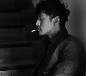 张国荣高清抽烟头像张国荣抽烟高清图片