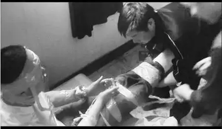 男子为要欠款制造绑架案 人质被绑成"木乃伊"