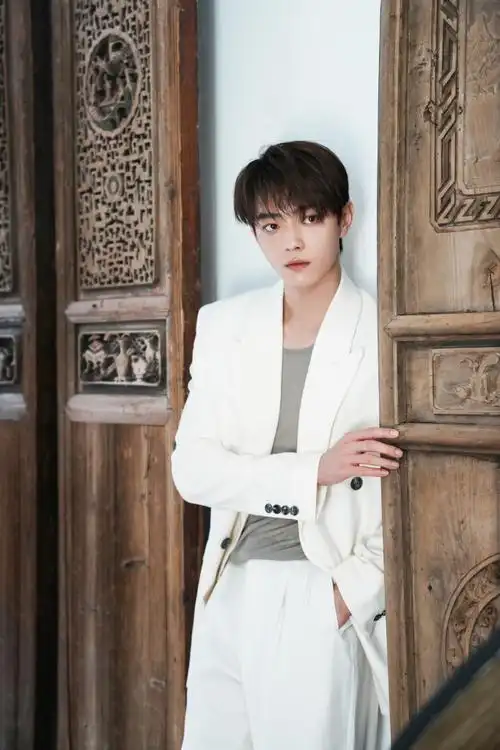 许凯超话感受非遗技艺,静观木作绮丽,识闻荟萃清香.