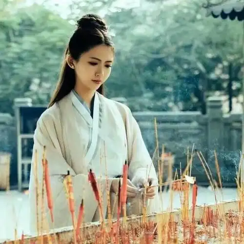 进寺庙的常识到底该怎样烧香拜佛