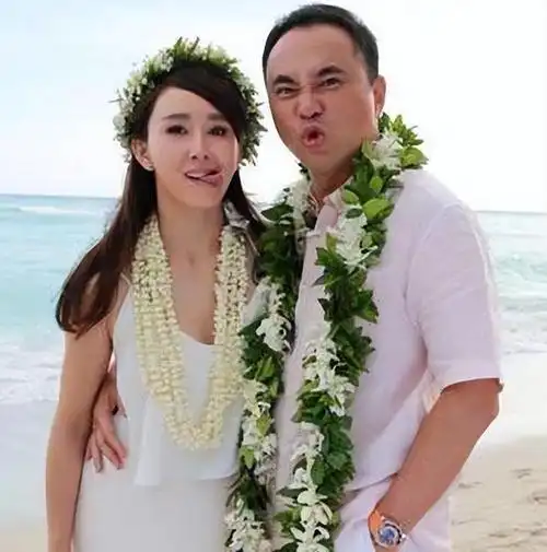 胡静:嫁入马来西亚豪门,老公为了不和她分房睡,竟割掉扁桃体