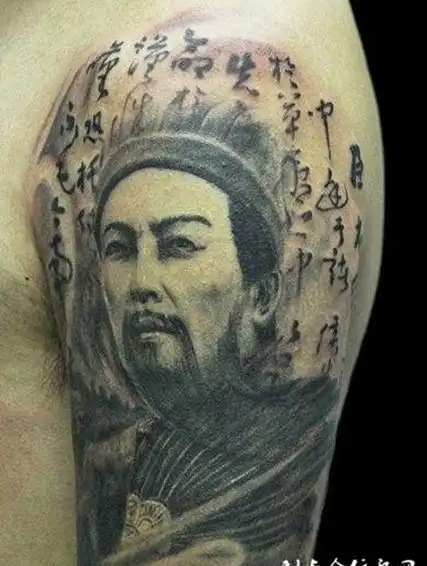 大臂上的诸葛亮纹身图案