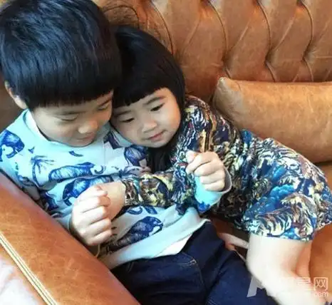 曹格一家四口幸福甜蜜 可爱儿女倍受欢迎