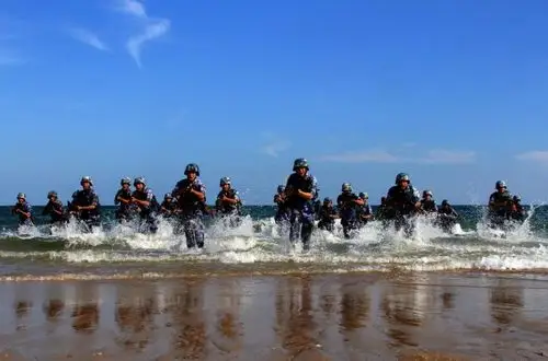 首曝俯拍镜头海军陆战队的这部mv超美