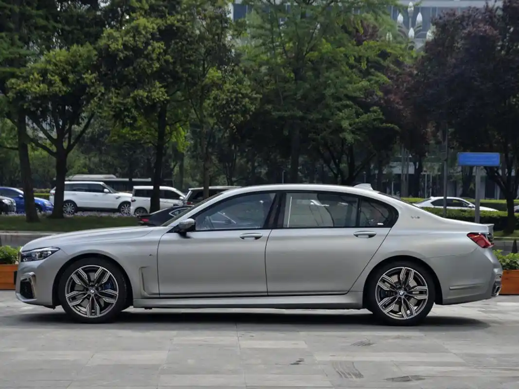 宝马跌下王座7系库存成山降28万销售真的不能再降了