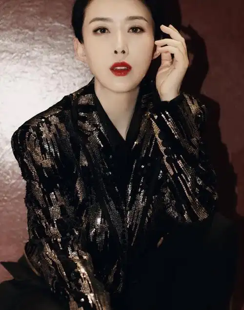 回顾演员颜丹晨我正确的决定就是44岁为小丈夫生儿子