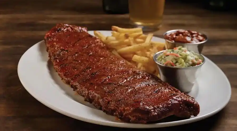 基体育场店,享用美式经典美食如果没有参观时代广场和洋基体育场标志