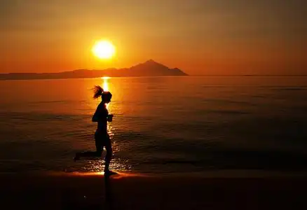 日出时的沙滩图片