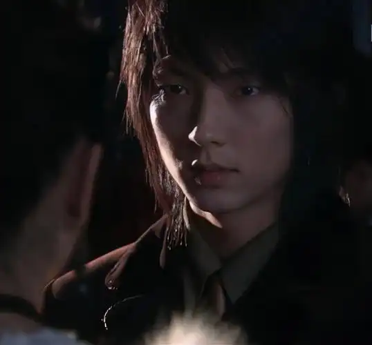 女二跟酱油女配的颜我太爱了,很有辨识度韩国演戏的小动作太统一了,男