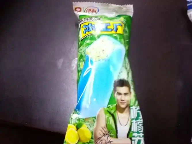 最新伊利冰工厂柠檬苏打口味雪糕