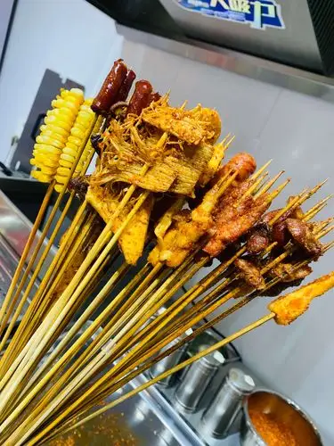 乐山好吃的网红炸串来新野了,吃多少送多少