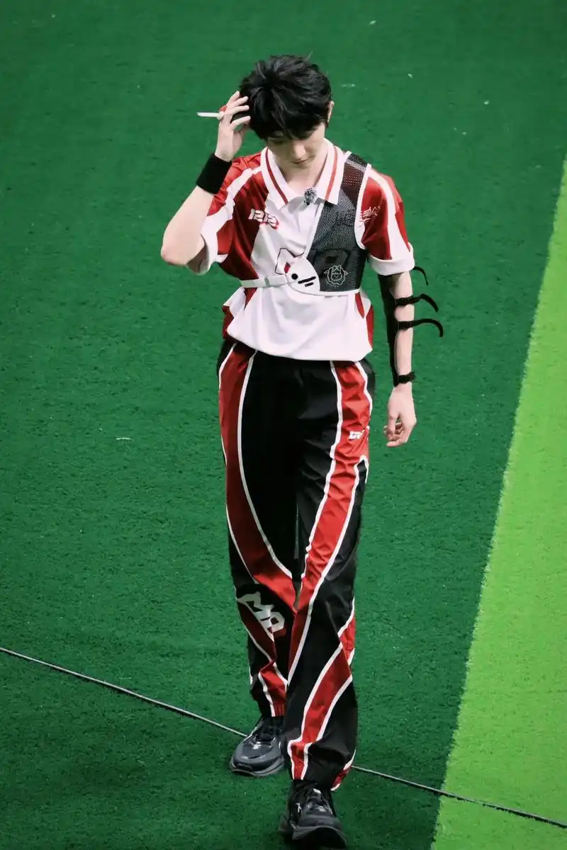 先来两张05#马嘉祺 #tf家族夏日运动会 - 抖音