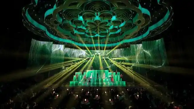 我要吹爆今年央视春晚的舞美这些传统色彩的表演直接给一万个赞