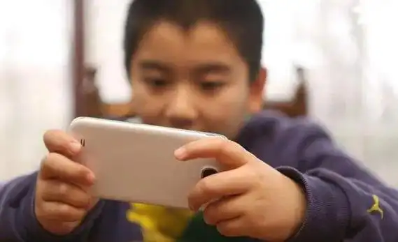 孩子沉迷于手机,背后的真相刺痛无数家长