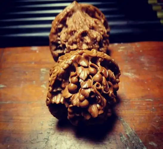 手玩核桃雕刻