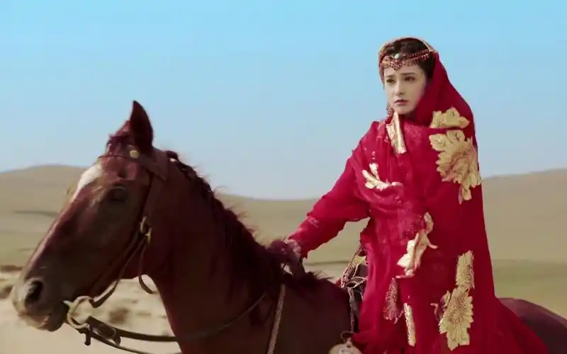 【彭晓苒 | 小枫】东宫||女鹅好飒,沙漠好美