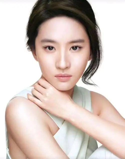 神仙姐姐刘亦菲就是我们中国典型的鹅蛋脸