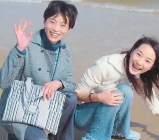 韩雪罕晒妈妈美照母亲少女容颜不输女儿二人同框难分辨