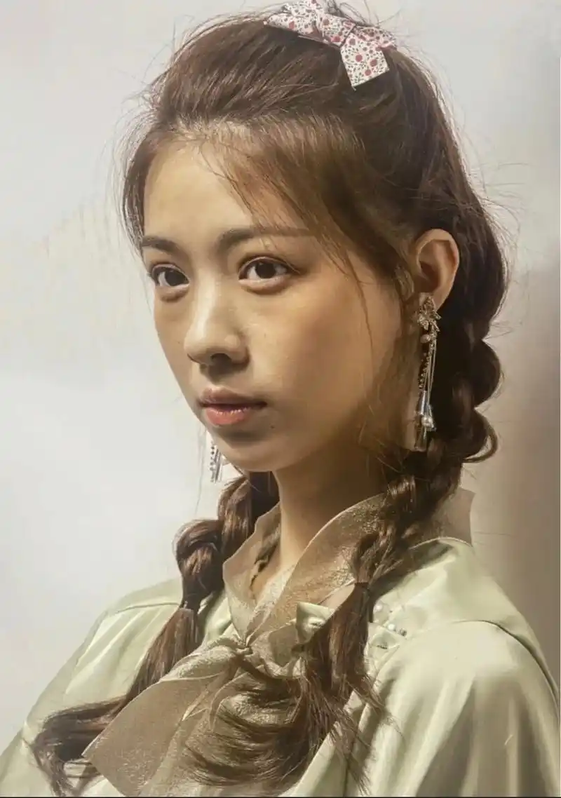 女青头像照片写生素材.#人物肖像 #绘画素材 #素描 #画画 - 抖音