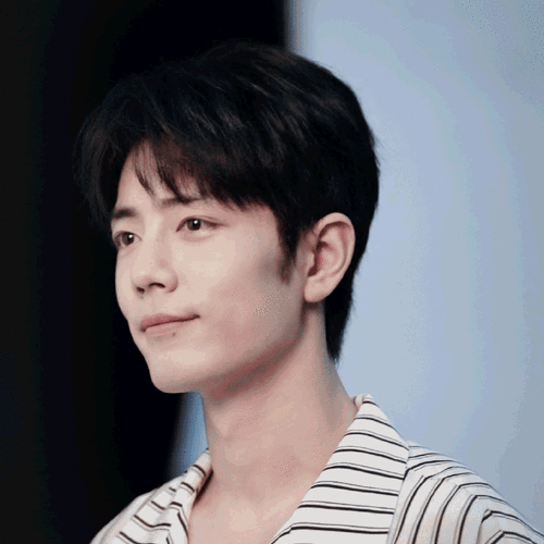 肖战居家感限定#谁懂肖战的这个居家感,是我迷人又可爱的呆桃儿 !!