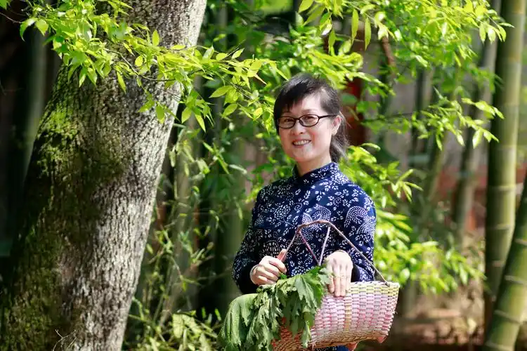 买菜的农村妇女