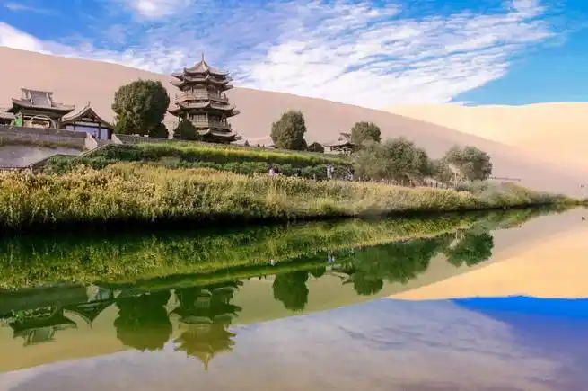 敦煌#敦煌是中国甘肃省的一个著名旅游景点,下面是一些敦煌旅行的