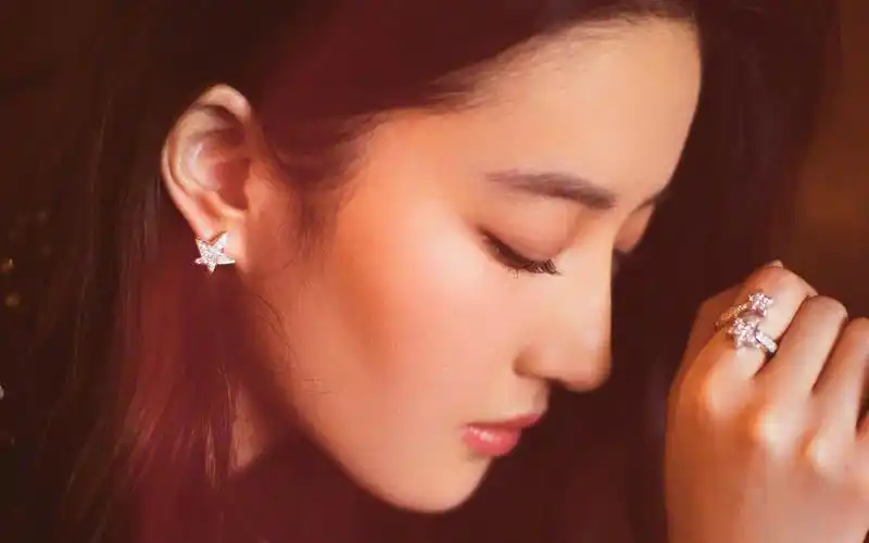 电脑壁纸 明星 大陆明星 古典美女刘亦菲时尚高贵气质迷人写真