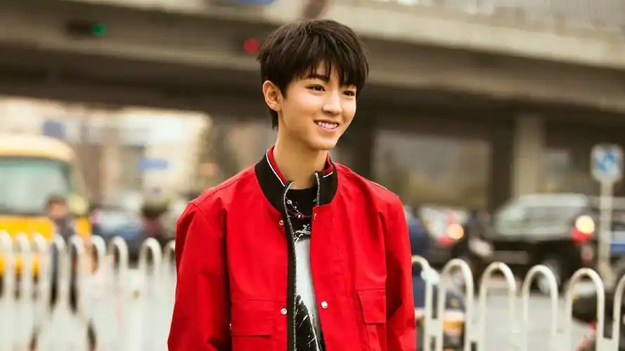 明星帅哥王俊凯明星风尚壁纸1