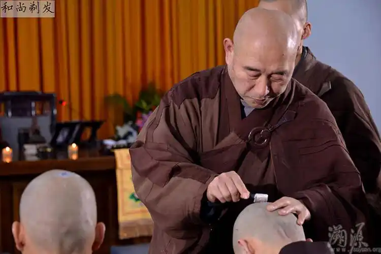 全程拍摄:从拜别父母到剃度出家的中国僧人