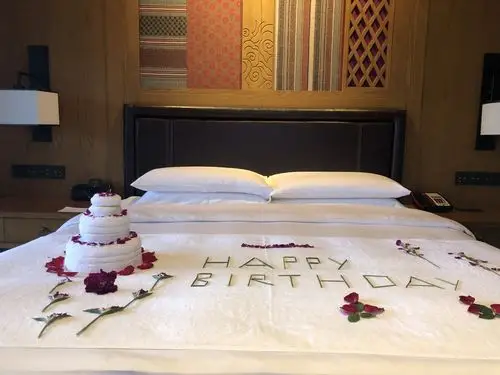 本月过生日,订房时备注了庆祝生日,布置了房间,送了蛋糕,好评!