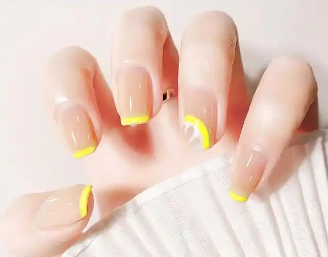 显手白的春夏冰透柠檬法式美甲 【图】