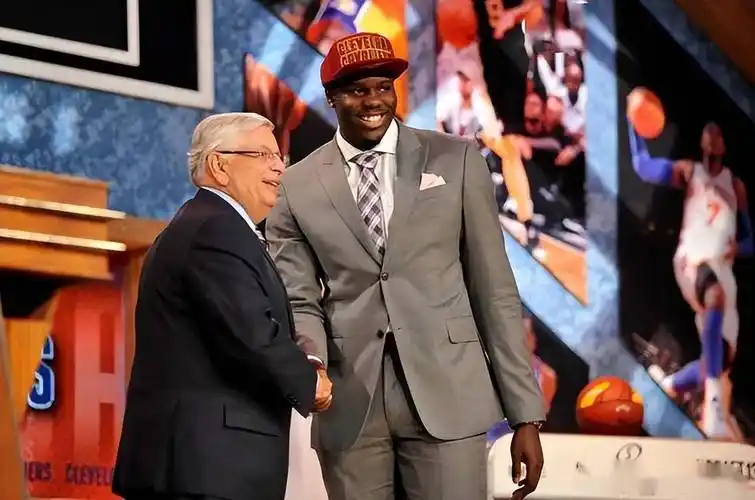 足以横扫全联盟并夺得总冠军?_球员_赛季_数据