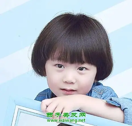 小女孩蘑菇头的儿童发型 超萌蘑菇头尽显聪明伶俐_儿童发型_西子美发