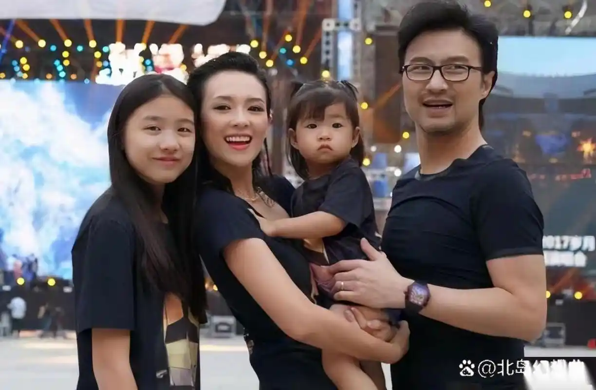 汪峰的第一任妻子,是四川的一位主持人齐丹;第二任妻子葛荟婕